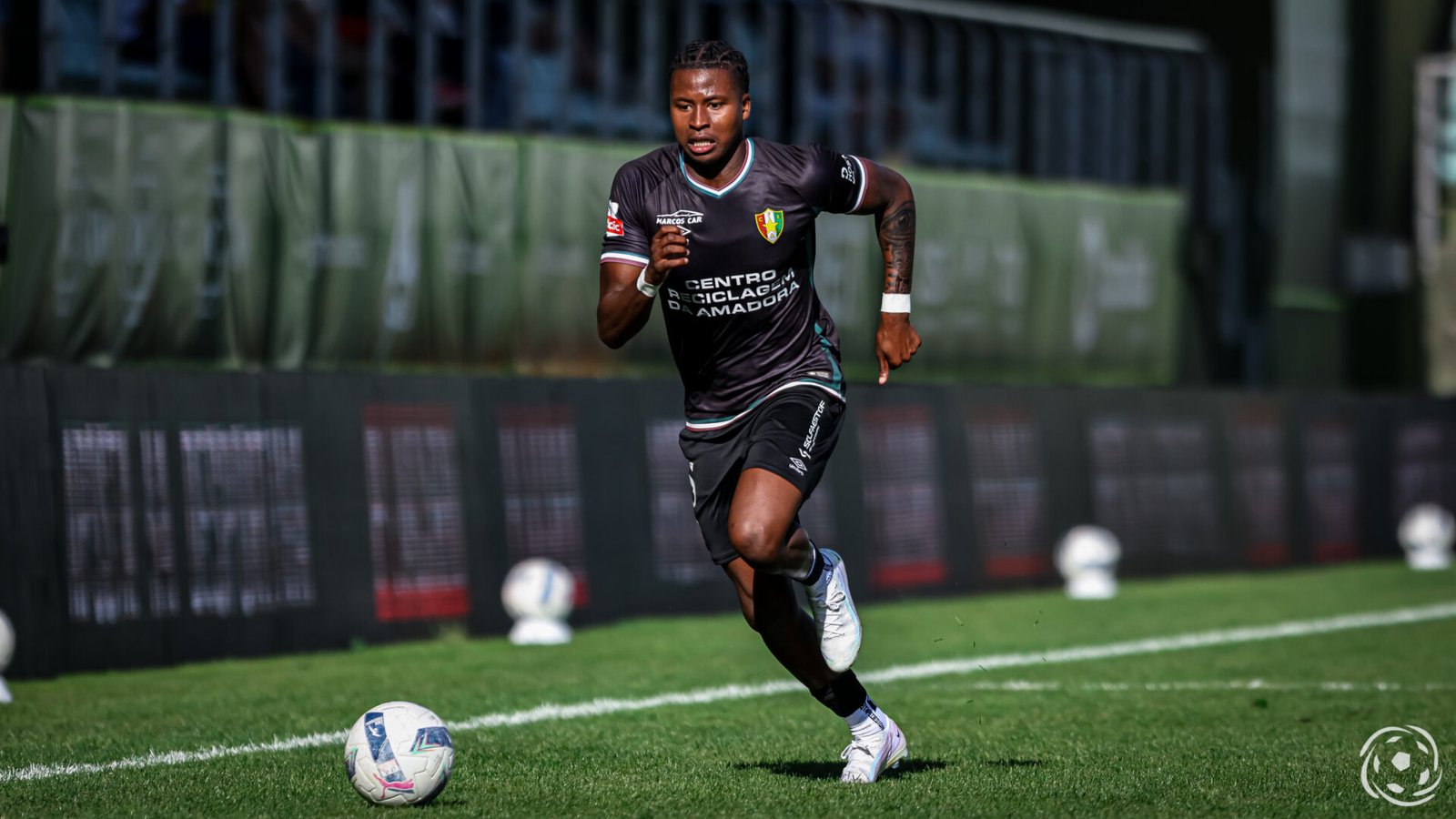 José Faria aprova aquisição de Sidny Cabral para o Benfica: «É capaz de competir com o Dahl à esquerda pela posição e também pode atuar à direita»