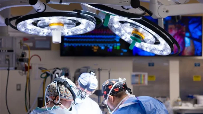 Uma criança de 11 anos precisava de dois novos órgãos e médicos fizeram história