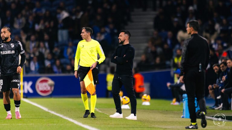 Francesco Farioli volta a admirar José Mourinho: «É um ícone pela estratégia defensiva, mas também pela maneira como transformou várias equipas na metodologia e na abordagem»