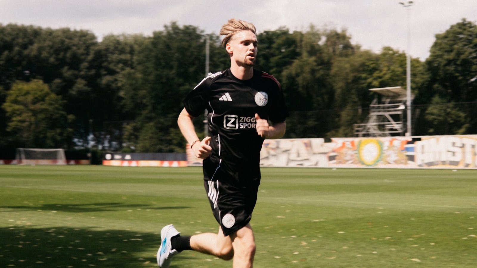 Representante de Kenneth Taylor divulga: «O Ajax via o FC Porto como um clube de menor expressão, por isso evitavam transações com eles»