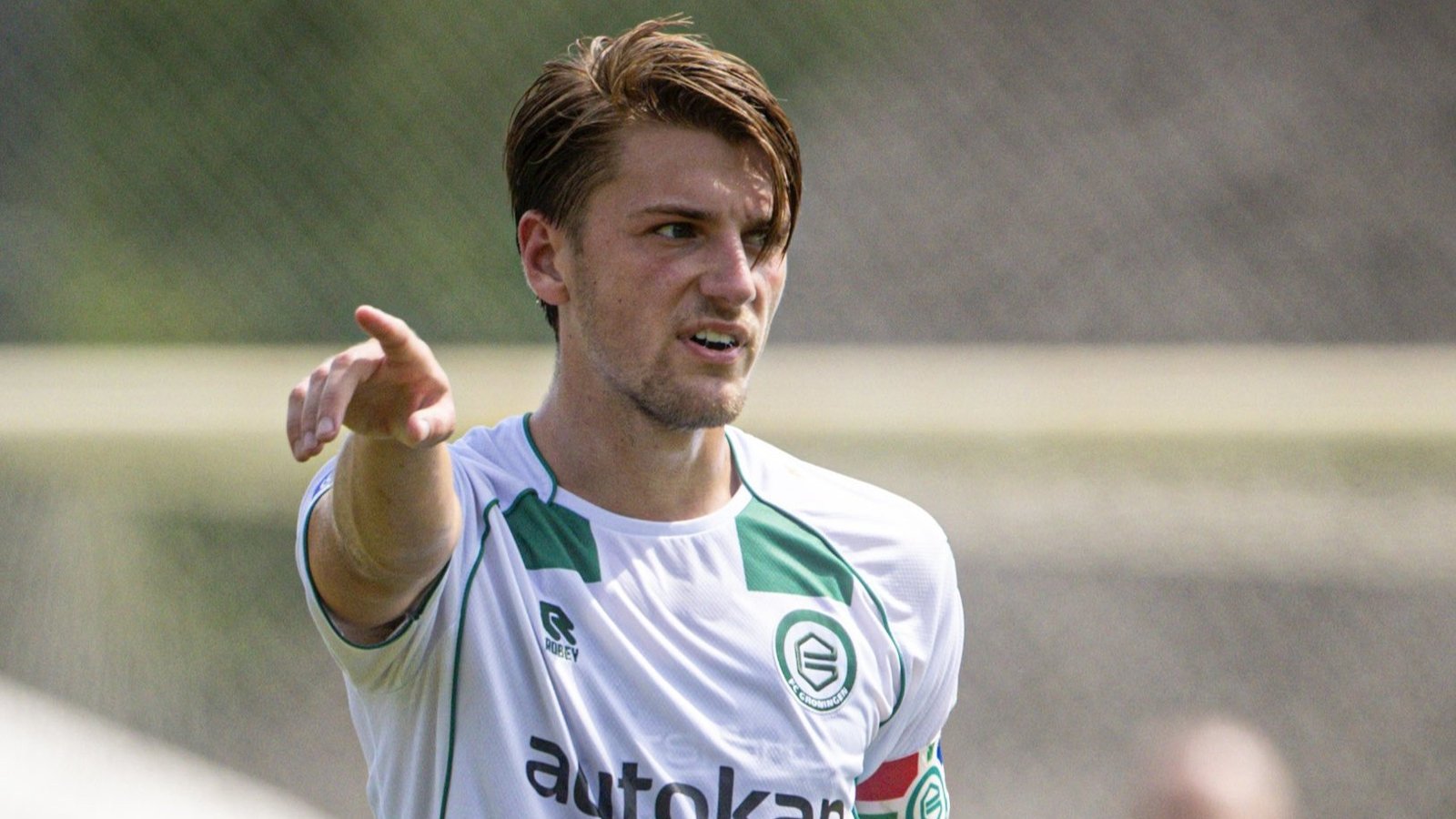 Benfica atento a Stije Resink para fortalecer a linha do meio