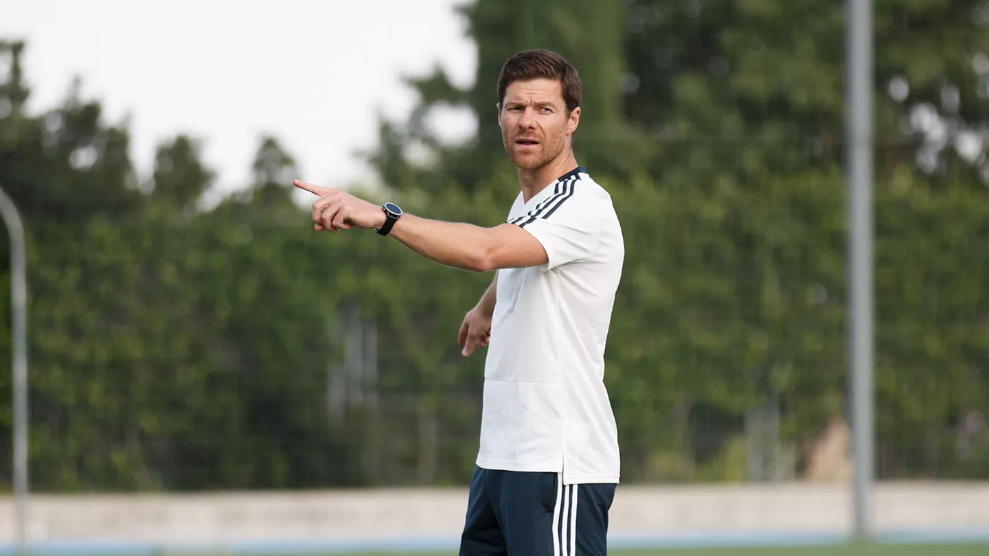 Mídia espanhola assegura que Liverpool já consultou Xabi Alonso e que a resposta do treinador foi favorável.