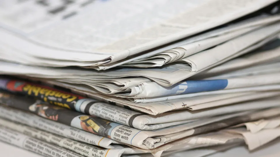 Municípios do Interior Investem em Jornais para Escolas e Serviços