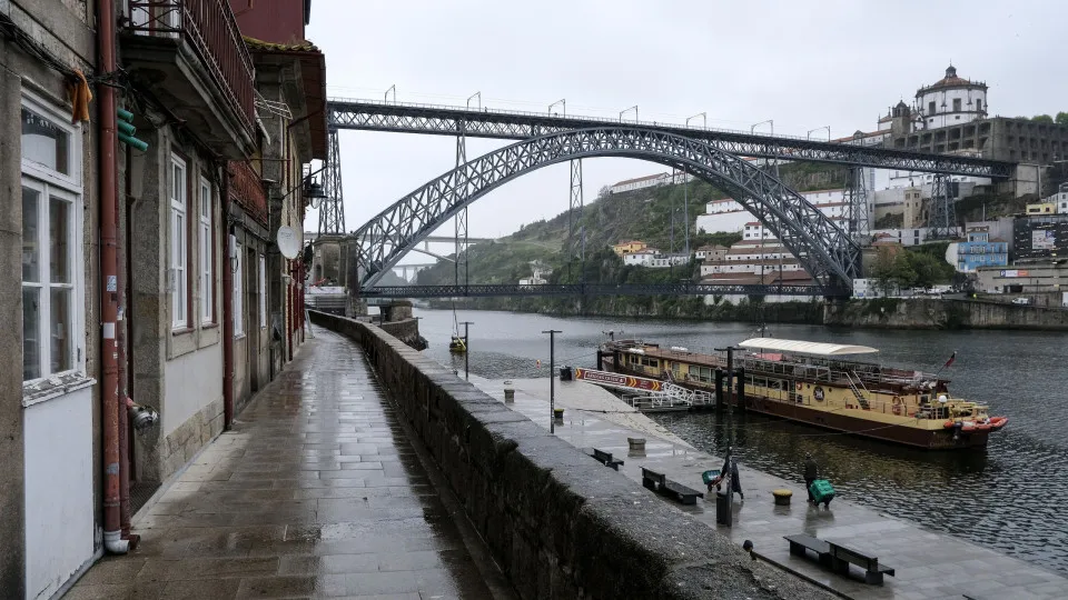 Porto aprova orçamento por um voto após ausência de deputado do Chega