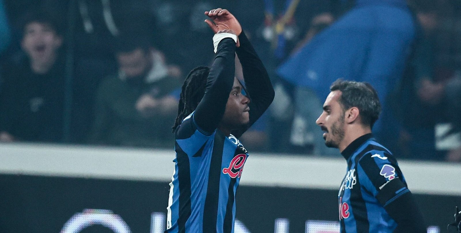 Ademola Lookman recebeu 2 ofertas e está prestes a sair da Atalanta por 35 milhões de euros após um verão tumultuado.