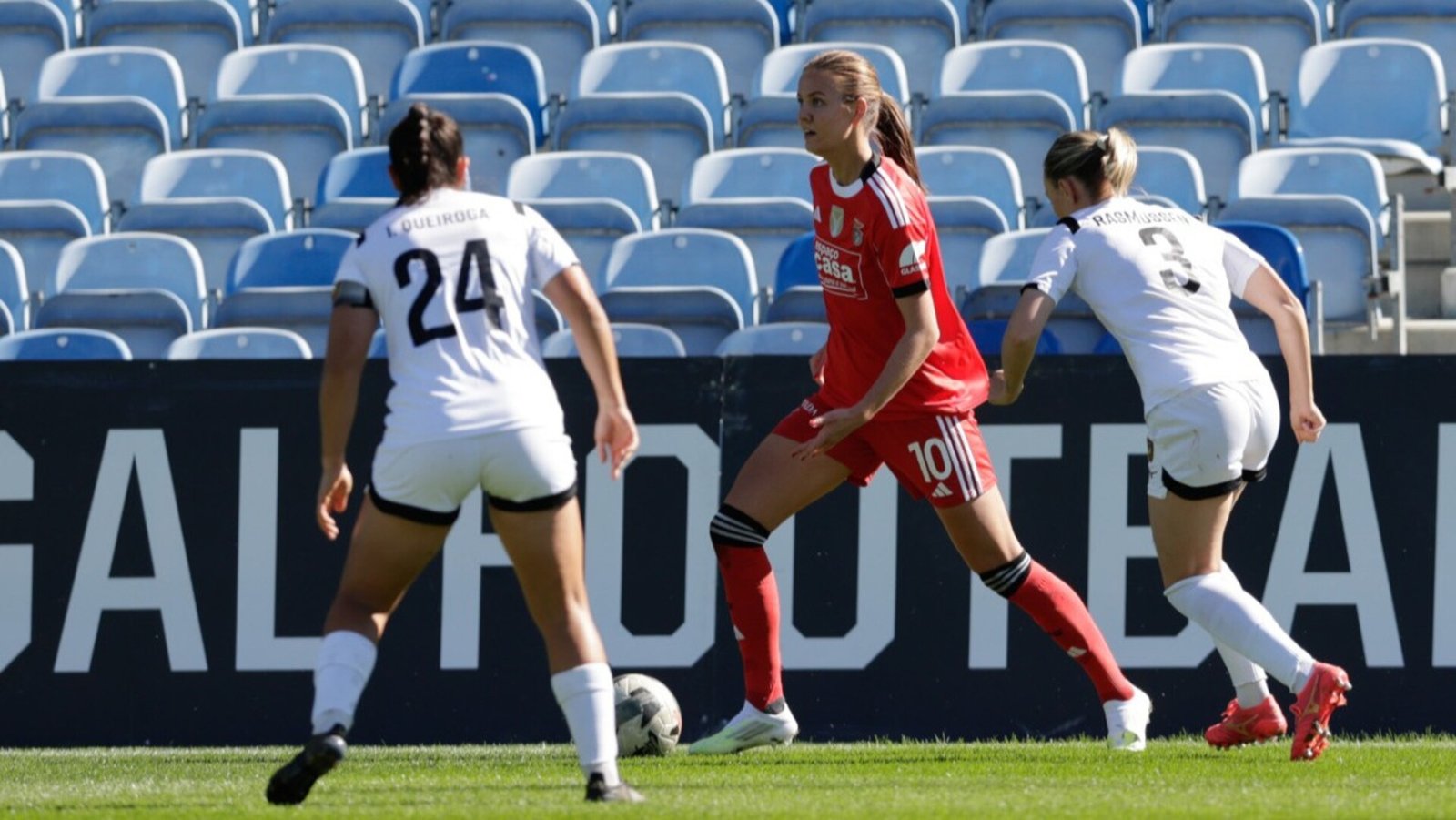 Benfica supera Damaiense e amplia temporariamente 10 pontos de vantagem sobre o Sporting na frente da Primeira Divisão Feminina