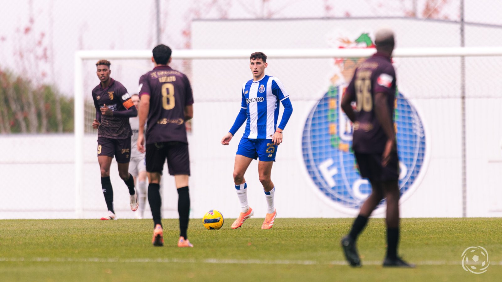 Confirmação da mídia brasileira: Tomás Pérez está de saída do FC Porto para uma transferência temporária ao Brasil com cláusula de aquisição.