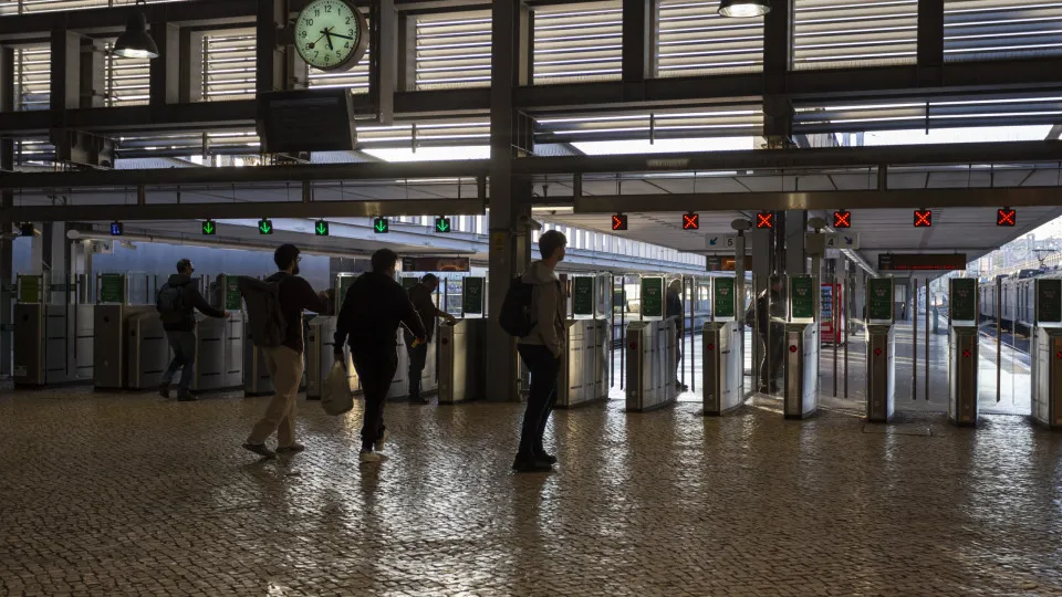 Mulher Detida por Agredir Polícia no Cais do Sodré