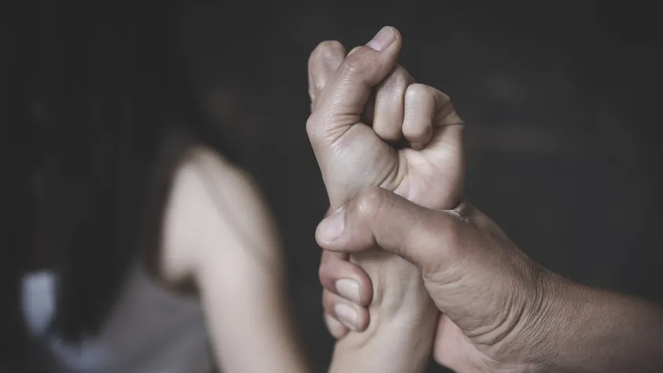 Detido por agredir e violar companheira no Porto: primeira queixa em 2023