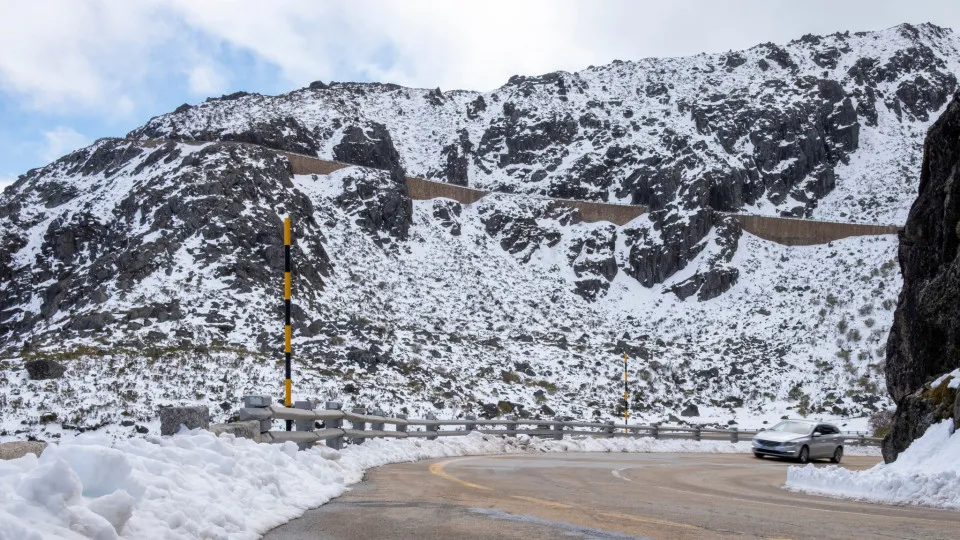 Queda de Neve: Seis Distritos em Alerta Laranja e Quatro em Alerta Amarelo