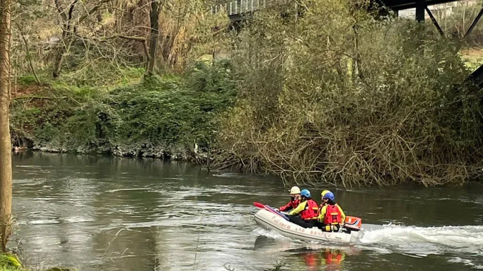 Homem encontrado morto no rio Ave em Santo Tirso pode ser idoso desaparecido