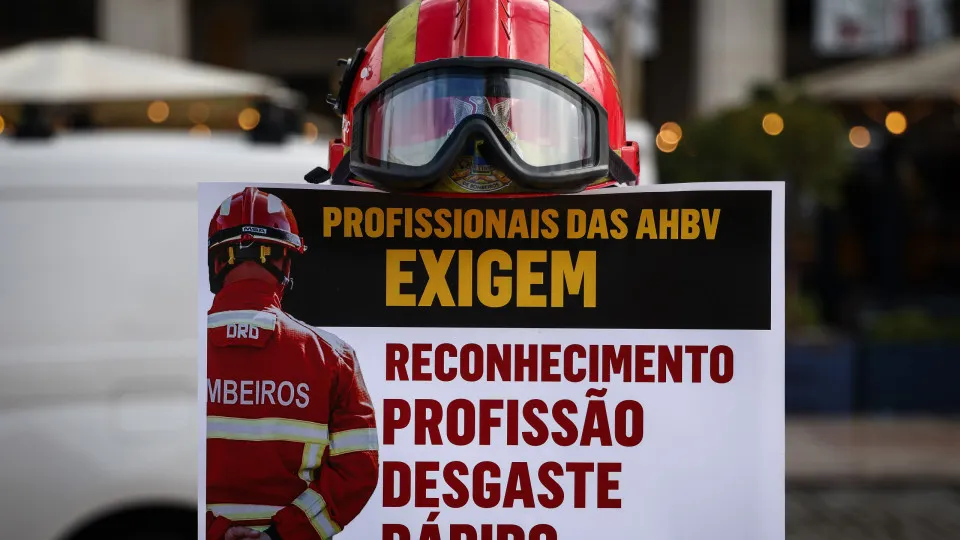 Bombeiros Voluntários Apresentam Resolução ao Governo para Criação de Carreira