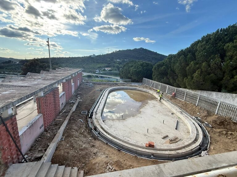 Avanço das Obras na Piscina Municipal Descoberta e Preparação da Segunda Fase