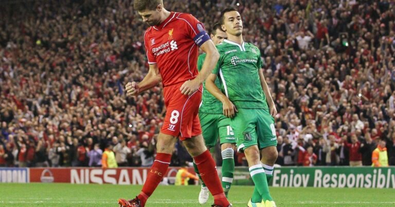 Fábio Espinho trocou shirt com Cristiano Ronaldo e quase obteve uma de Steven Gerrard: «Ele comentou que ia oferecer, mas no fim deve ter se esquecido. Naquele momento, troquei com o Lucas Leiva»