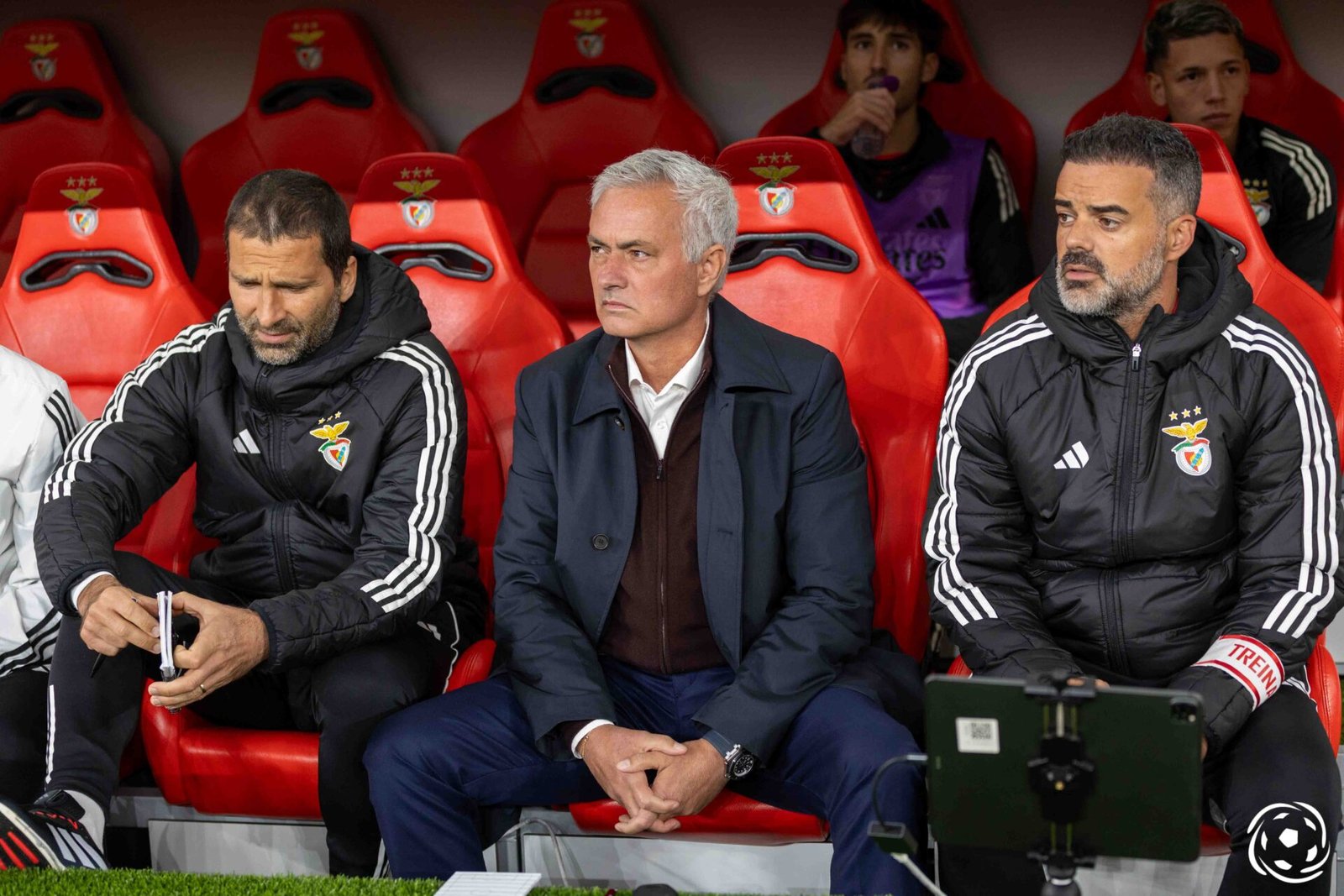 José Mourinho exclui Real Madrid e afirma que deseja permanecer no Benfica: «Se o Benfica optar por estender o meu vínculo mais por alguns anos, eu assino»