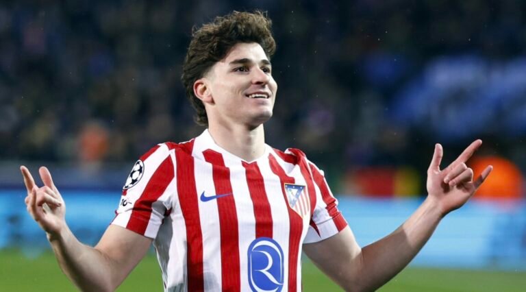 Julián Álvarez discute o amanhã e evita afirmar permanência no Atlético de Madrid: «Talvez sim, talvez não»