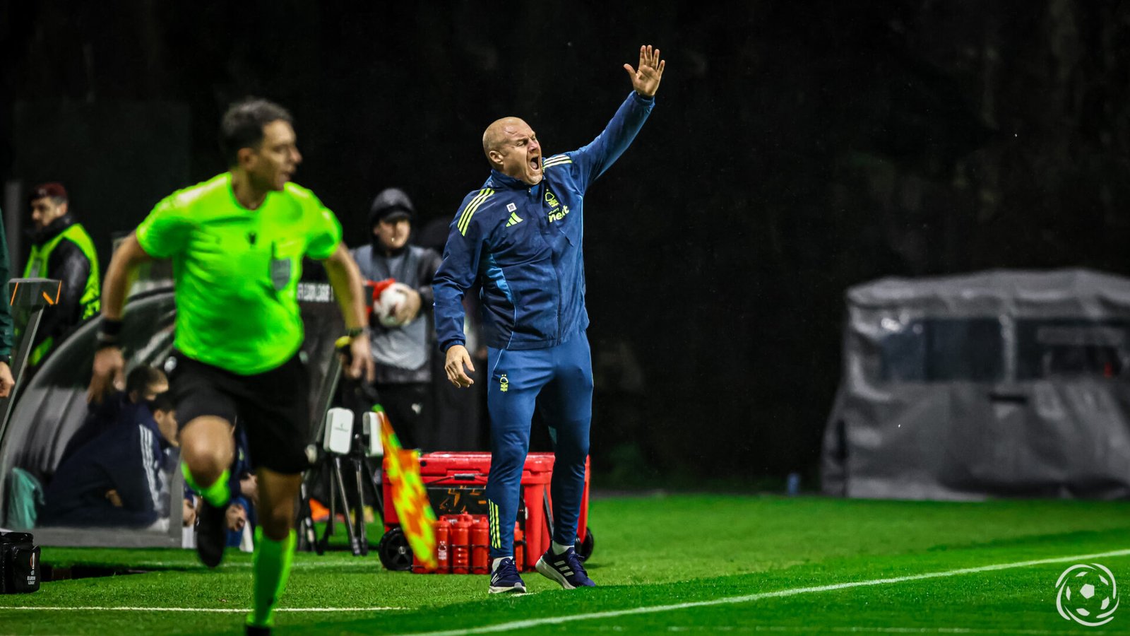 Sean Dyche responde a especulações que o ligam ao Tottenham: «É muito improvável»