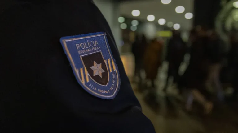 Dois detidos em Chaves por roubo à mão armada em prisão preventiva