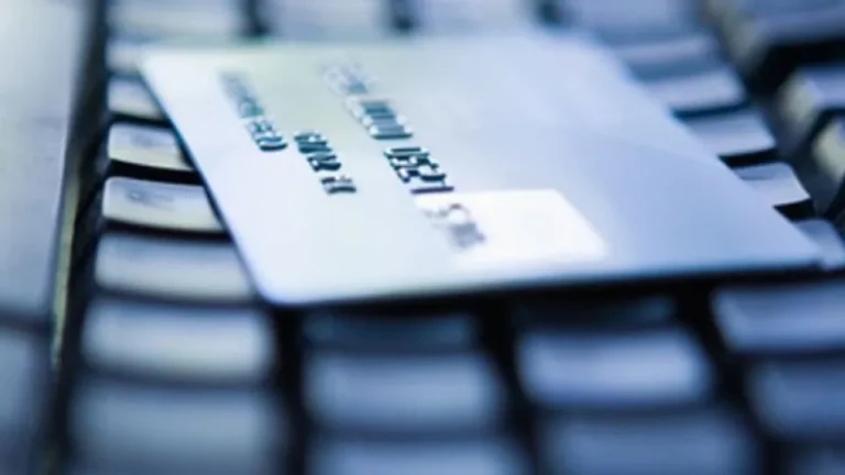 Finge ser CEO e burla empresa italiana em 680 mil euros: Detido