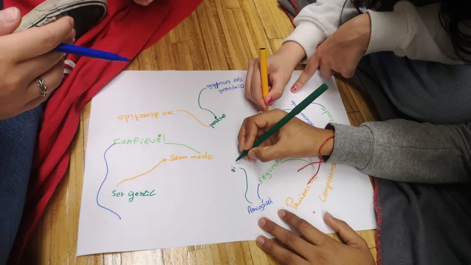 Aprender com Segurança: Como Portugal e Noruega Transformam Recomendações de Alunos