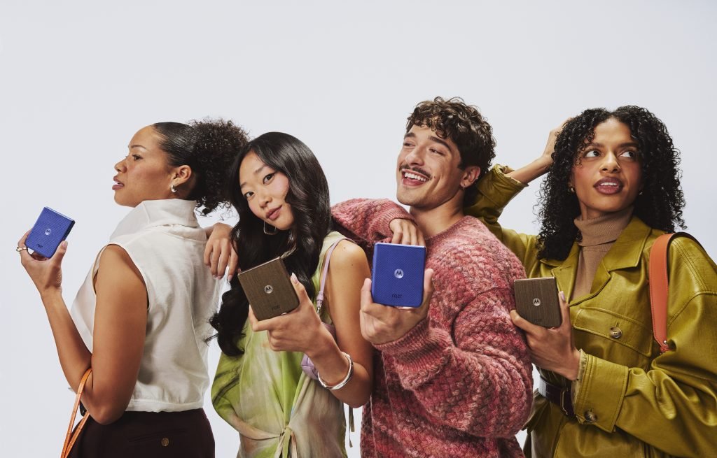 Motorola renova linha de smartphones com três novos razr 70, quatro moto g e um brilho Swarovski na linha Signature
