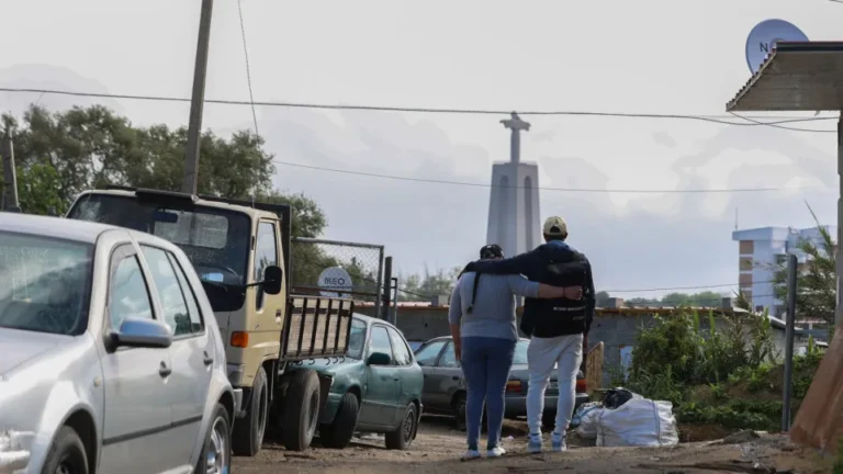 Sem lar: família em risco de perder as crianças