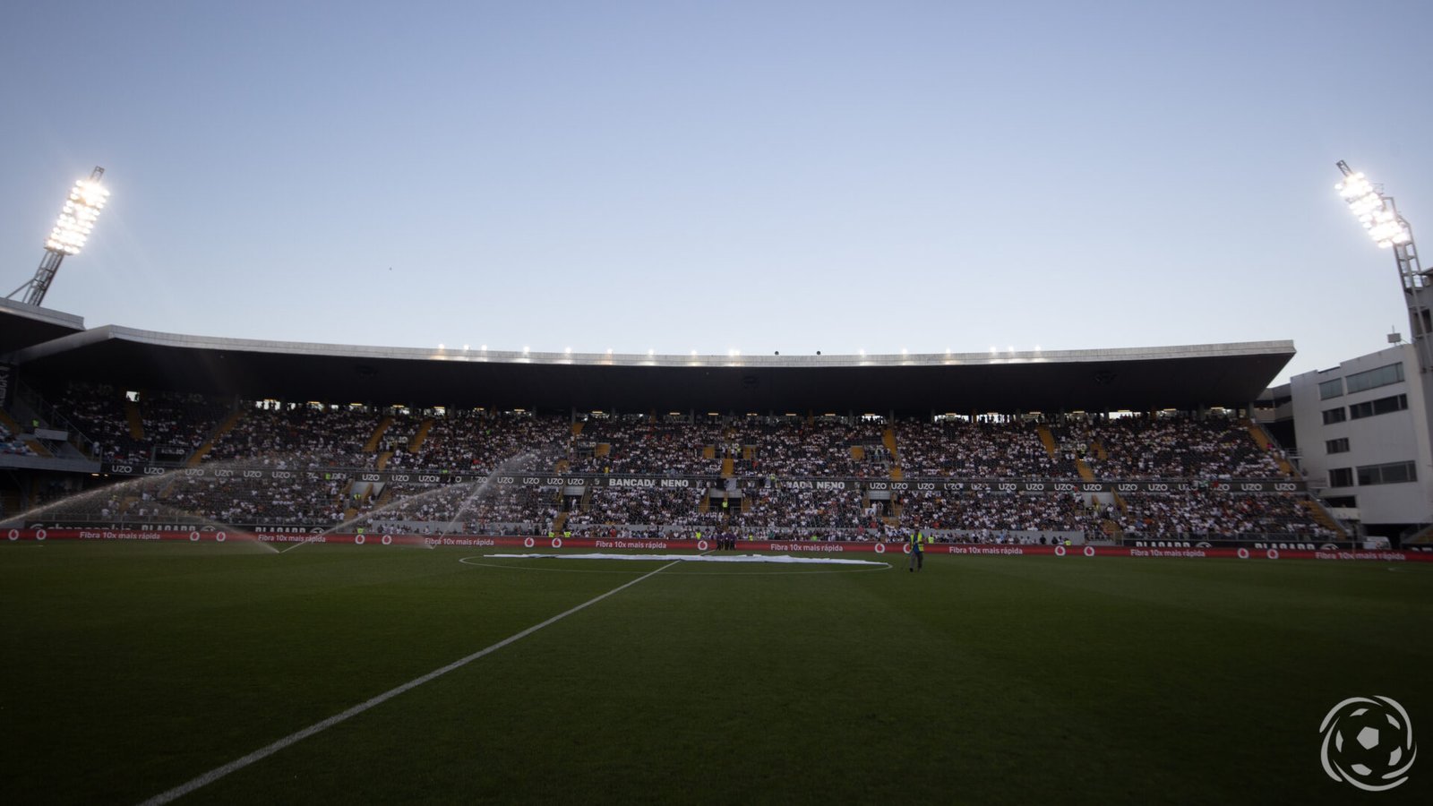 Qual foi a aquisição mais dispendiosa de António Miguel Cardoso no Vitória SC? A solução está na temporada de calor de 2022.