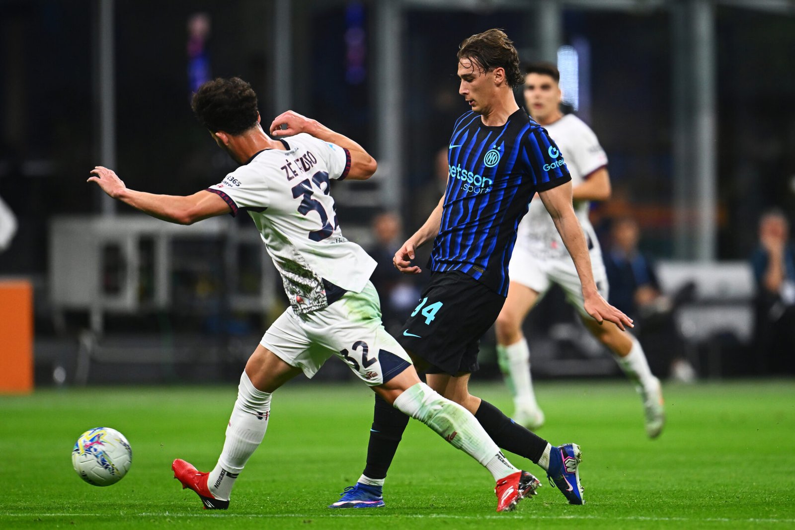 Inter Milan derrotou o Cagliari de Zé Pedro e se aproxima da vitória na Serie A