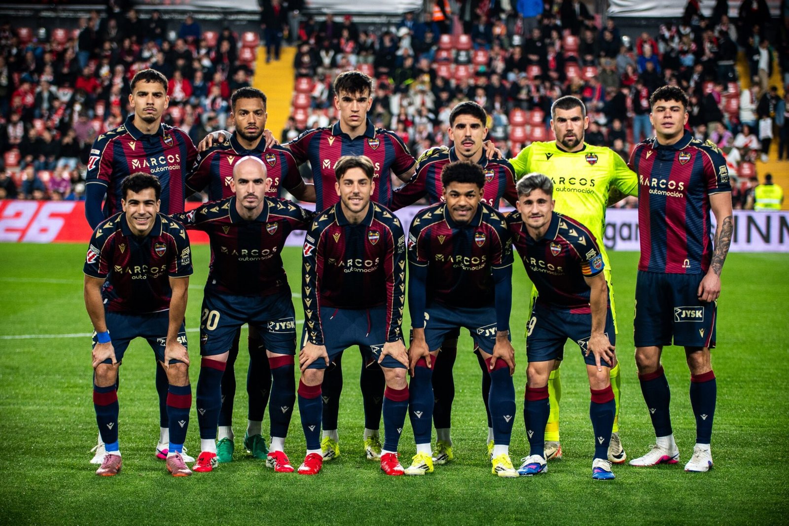 Levante de Luís Castro iguala contra o Espanyol e se distancia da permanência