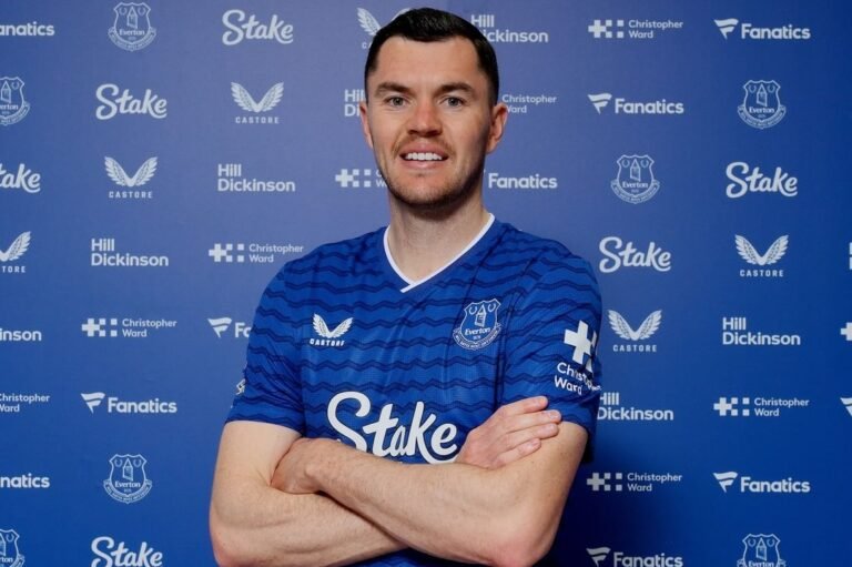 Michael Keane prolonga vínculo com o Everton