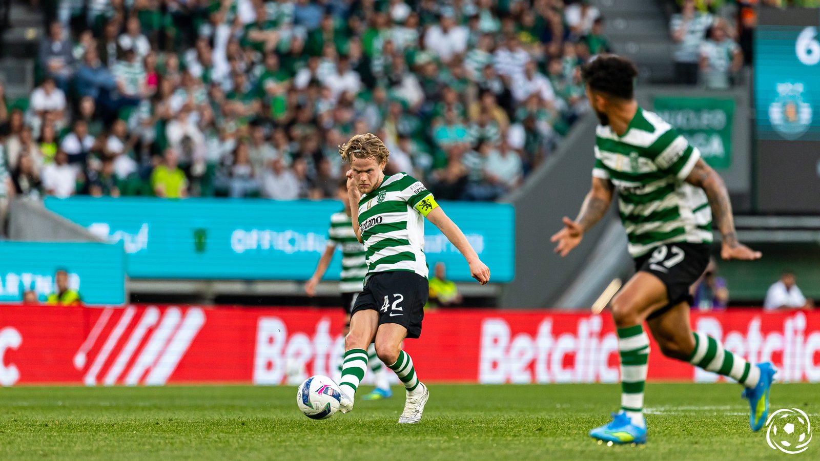 Esposa de Morten Hjulmand expõe imagem preocupante da contusão do líder do Sporting