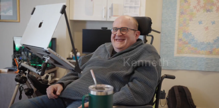 Chip da Neuralink concede voz a paciente com ELA através de pensamentos