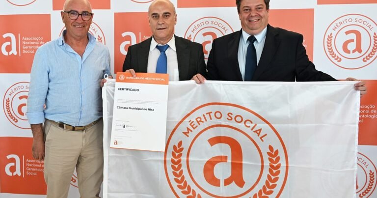 Município de Nisa Recebe Bandeira de Mérito Social