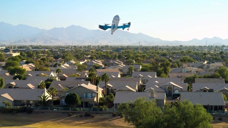 Drones da Amazon iniciam entregas de produtos no Reino Unido