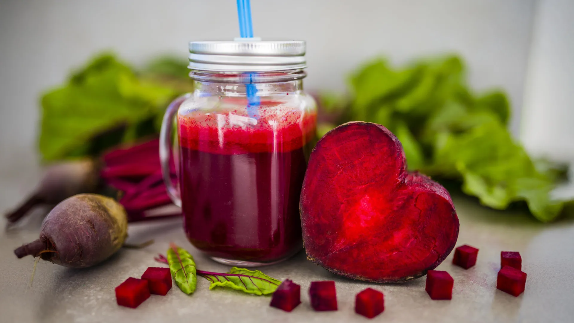 Suco de beterraba reduz a pressão arterial em idosos em apenas 2 semanas