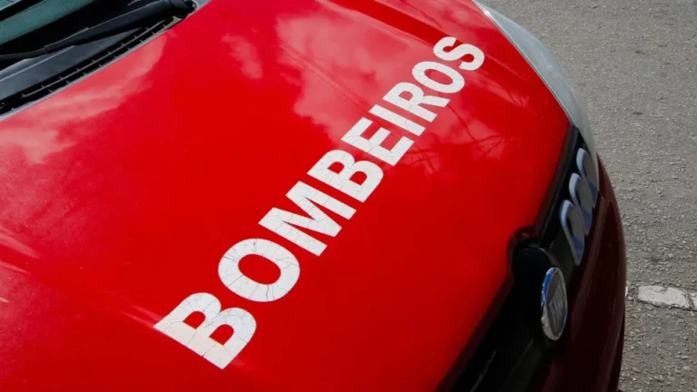 Idosa morre em incêndio em prédio de Braga; bombeiro ferido