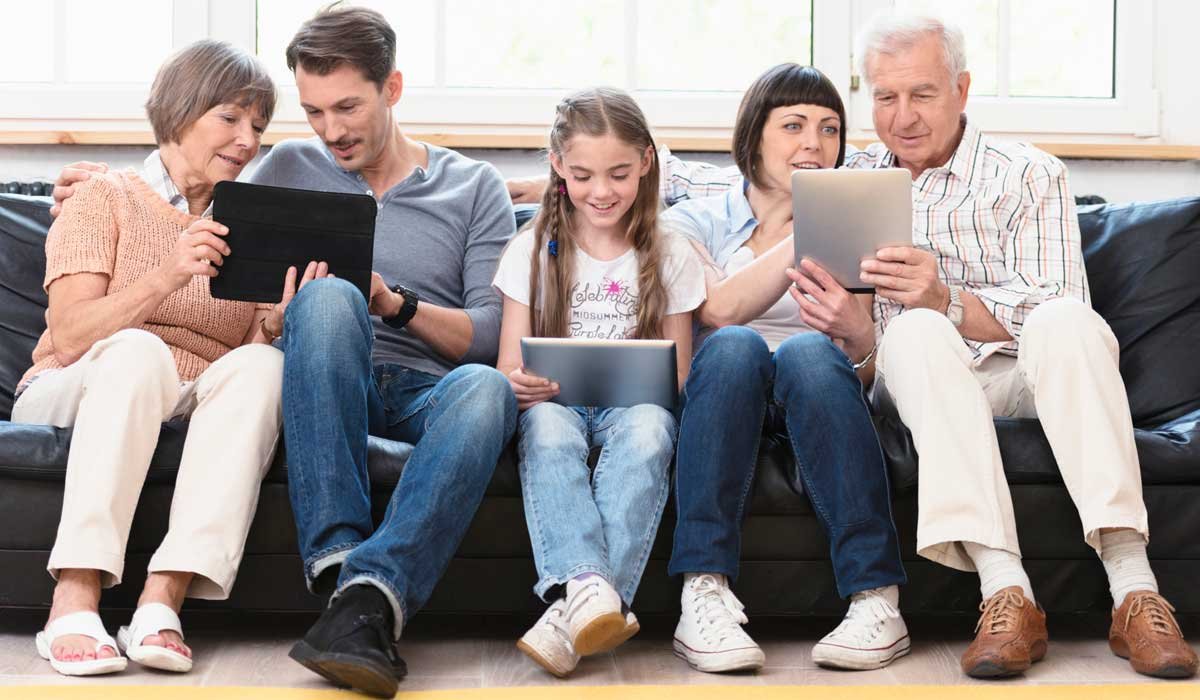 Quase 87% das famílias portuguesas utilizam Internet fixa de alta velocidade, com a fibra ótica a dominar os acessos.