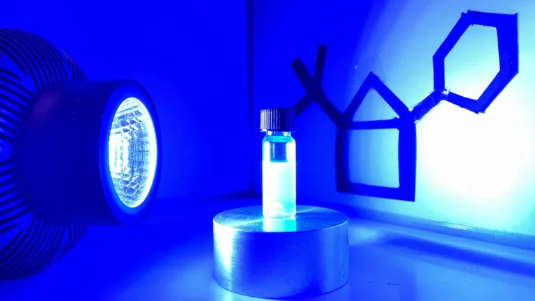 Cientistas usam luz para criar pequenas moléculas que podem transformar a medicina