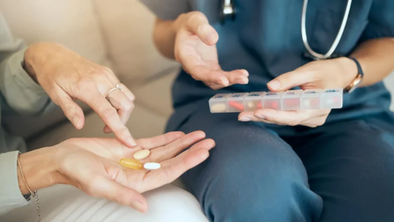 Os suplementos que os idosos realmente precisam e os que não precisam