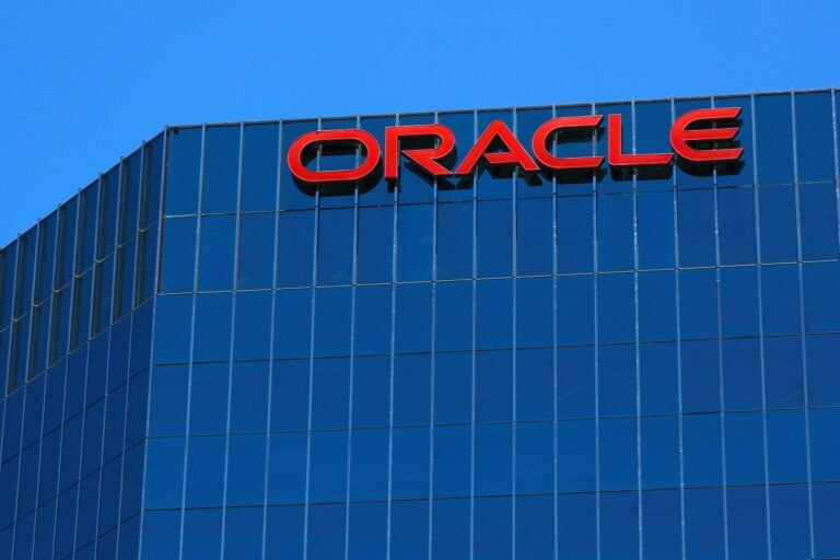 Oracle despede 21 mil trabalhadores e aposta tudo na inteligência artificial