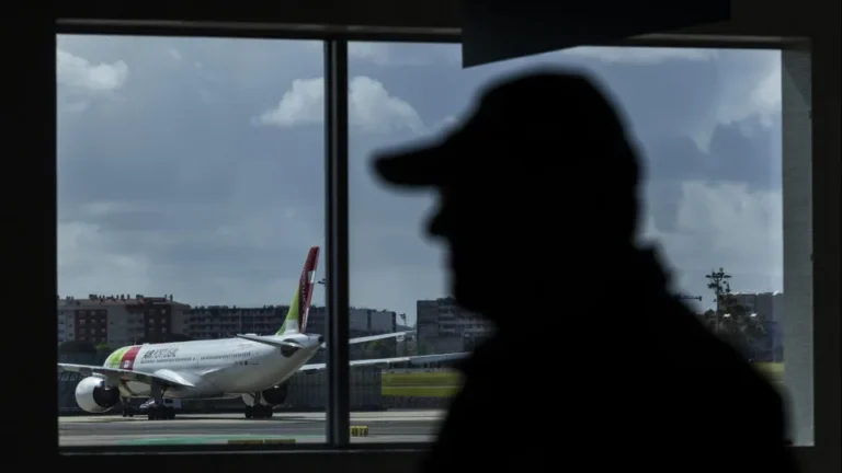 Polícias do aeroporto de Lisboa planeiam deixar postos de trabalho