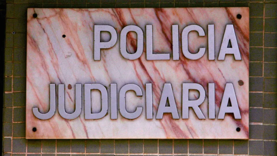 "PJ Detetive: Homem Procurado no Brasil por Abuso Sexual de Crianças"