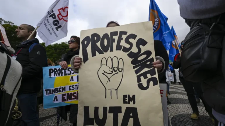Fenprof entrega à AR abaixo