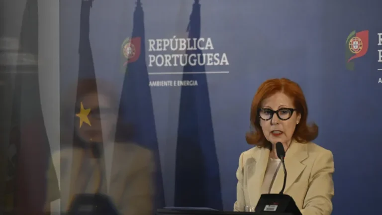 Ministério entrega "todos os documentos" à PJ nas buscas