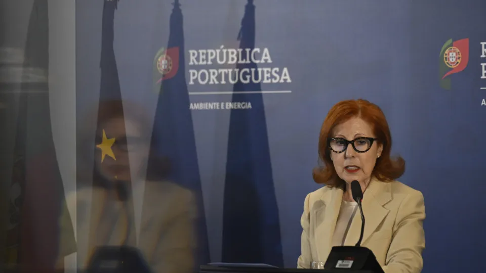 Ministério entrega "todos os documentos" à PJ nas buscas