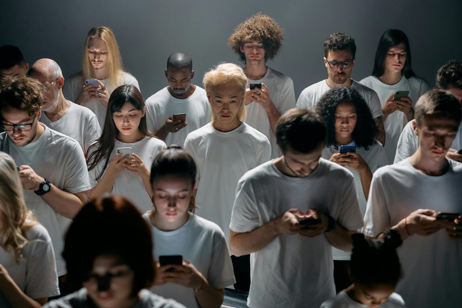 Investigação revela que design do Facebook e Instagram é viciante, e Meta pode enfrentar pesada multa